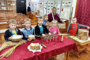 Как хлеб на стол пришел