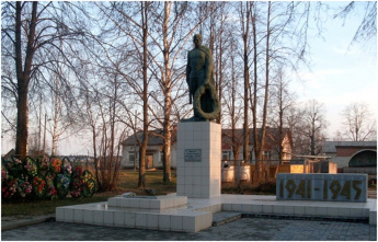 28 октября 1972 года, в центре нашего поселка был установлен памятник воинам-афанасьевцам, погибшим в годы Великой Отечественной войны.